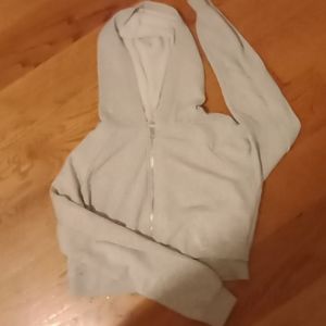 Forever 21 women medium gray cropped sweater